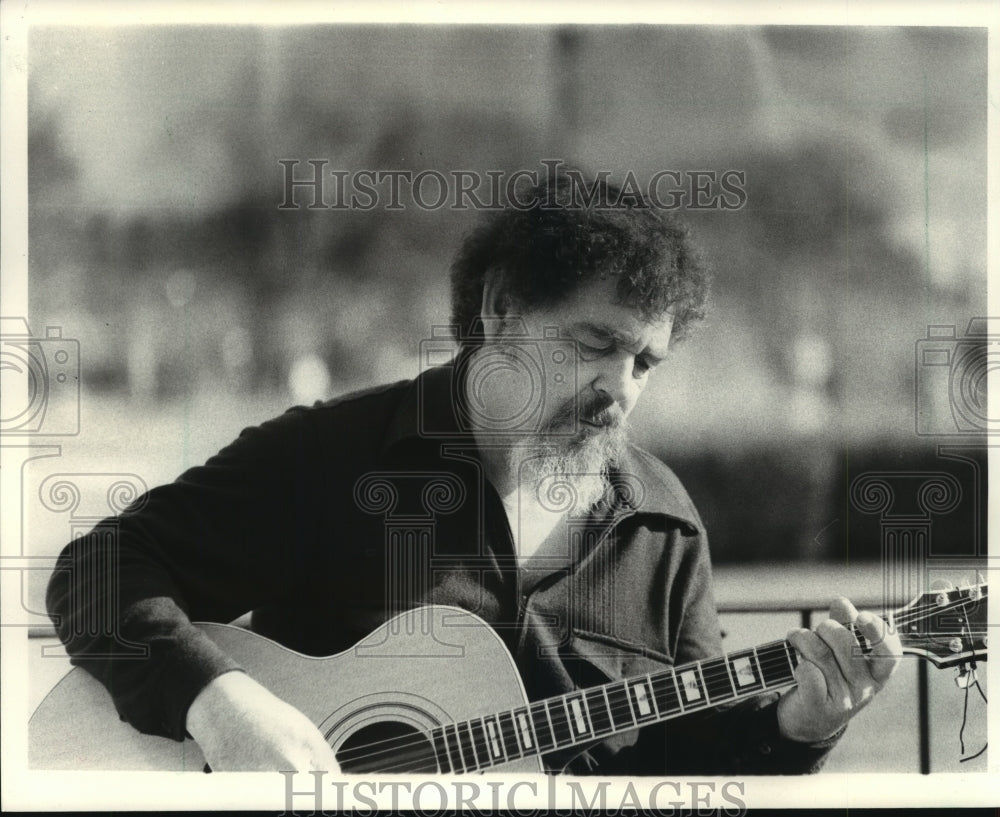 1987 Press Photo Folk Singer Larry Penn Performs At The Piano Gallery-Historic Images