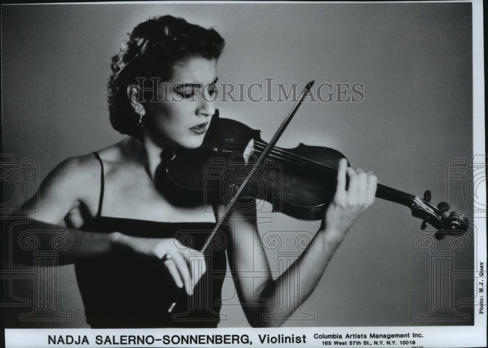 1988 Press Photo Portrait of violinist Nadja Salerno-Sonnenberg playing violin - Historic Images