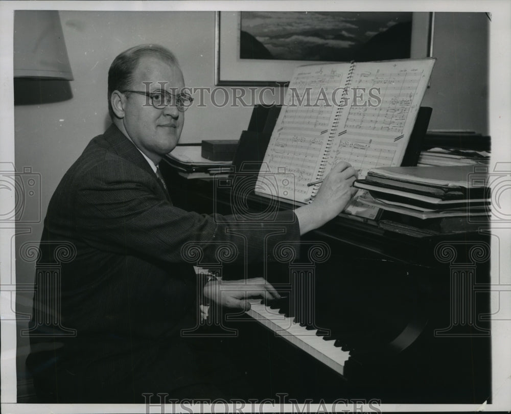 1953, Conductor of Cincinnati Ohio symphony orchestra, Thor Johnson - Historic Images