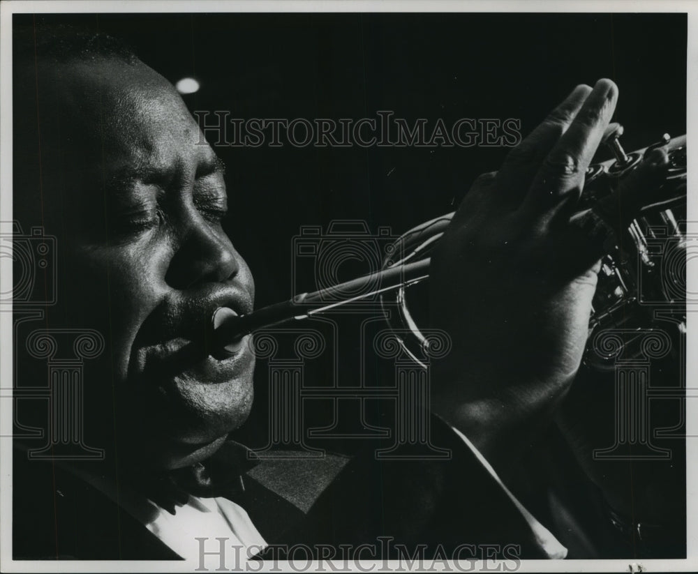 1961 Press Photo Trumpet player Jonah Jones playing his horn.- Historic Images