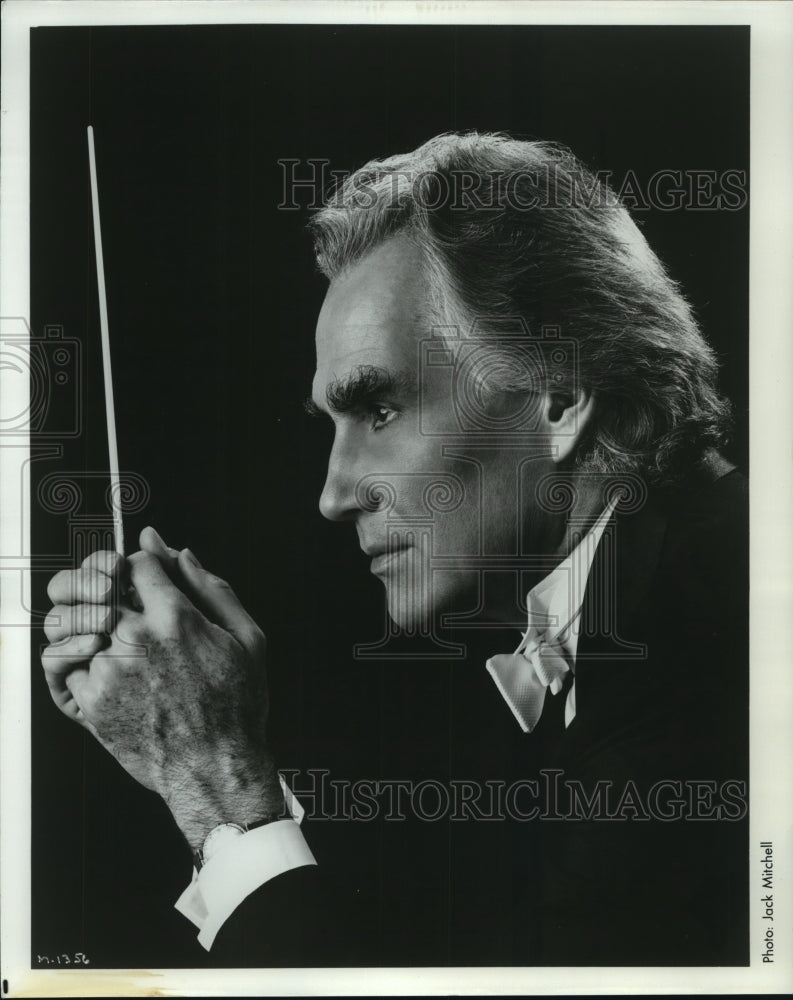 1989 Press Photo Milwaukee Symphony Orchestra Conductor Kenneth Schermerhorn - Historic Images