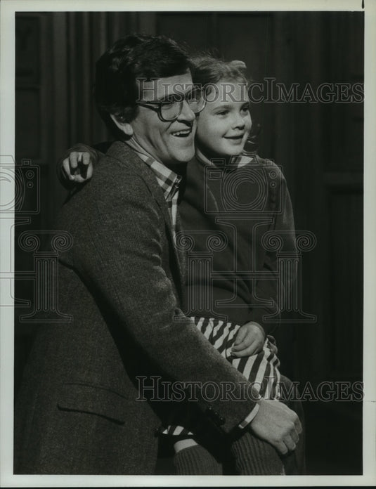 1983 Press Photo Drew Barrymore & Tim Kazurinsky host "Saturday Night Live" - Historic Images