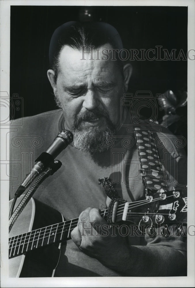 1974 Press Photo Folk singer Larry Penn - Historic Images