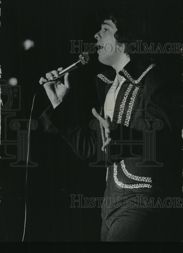 1974, Singer Bobby Justin - Historic Images
