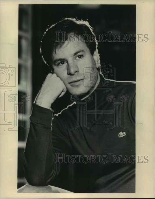 1983 Press Photo Sandy Robbins, University of Wisconsin-Milwaukee chairman - Historic Images