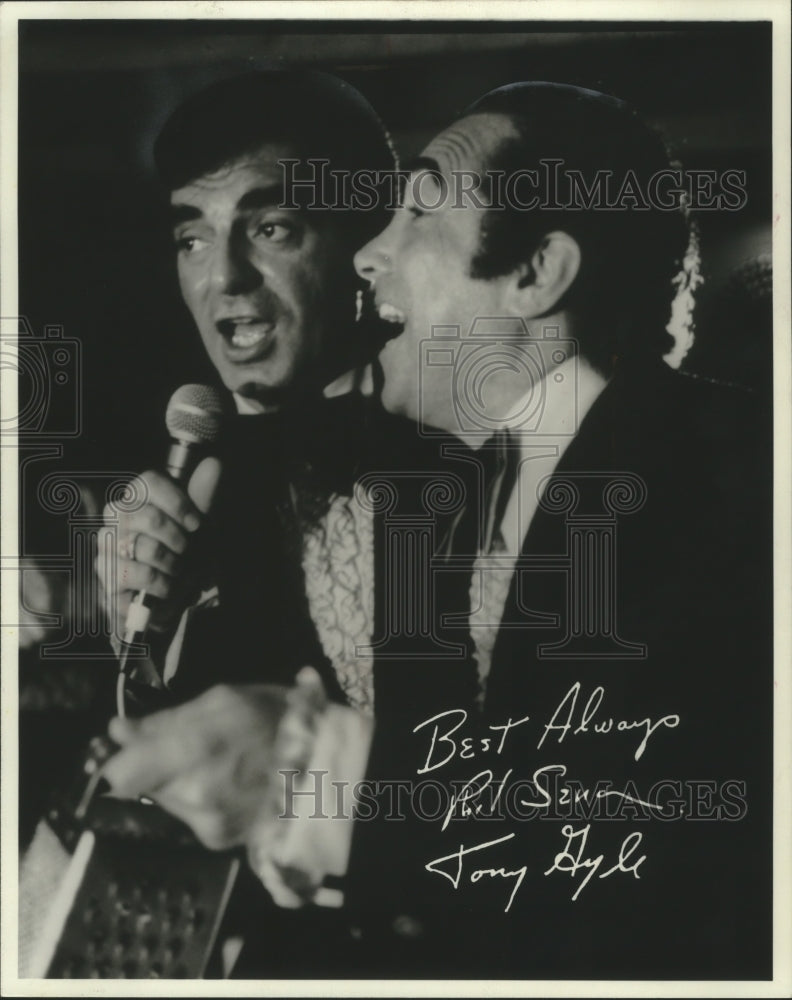 1976, Singers Phil Sena &amp; Tony Gyle - mjp30316 - Historic Images