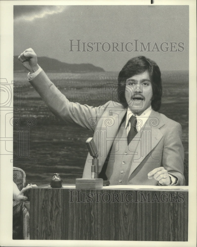 1976, Freddie Prinze is guest host on &quot;The Tonight Show&quot; - mjp30347 - Historic Images