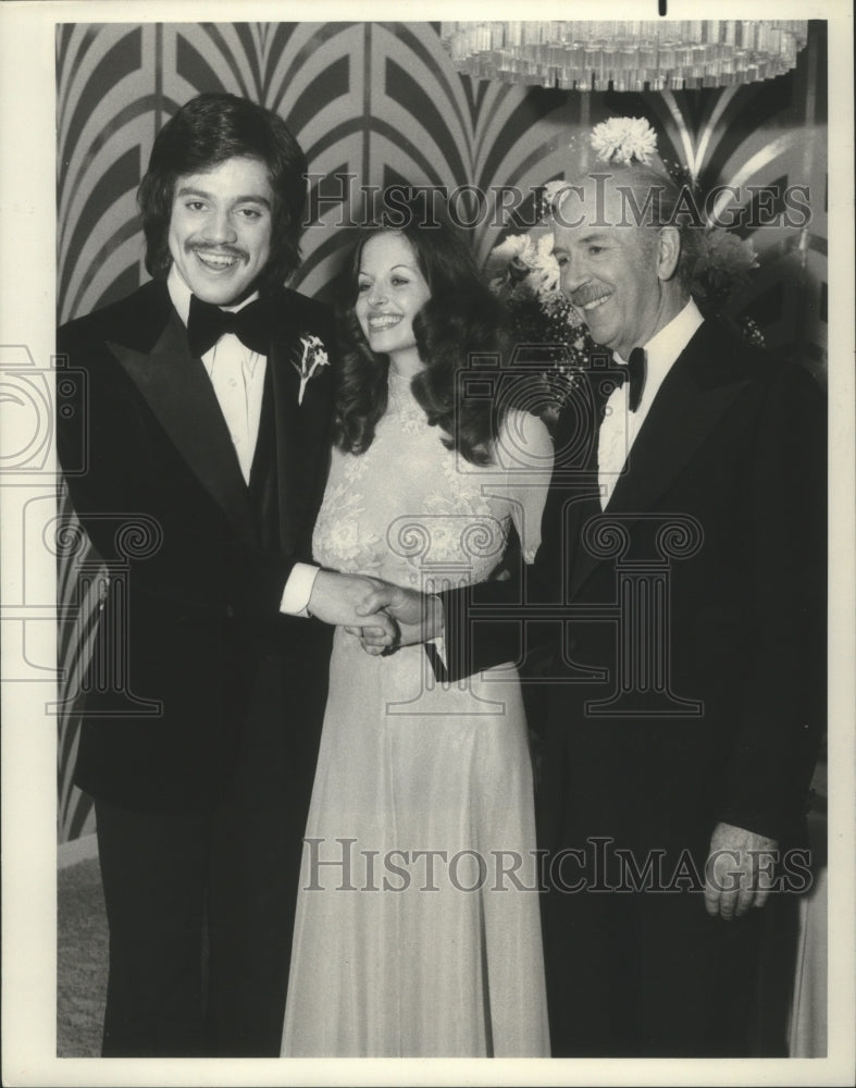 1975, Las Vegas-Freddie Prinze and bride Katherine Elaine Cochran. - Historic Images