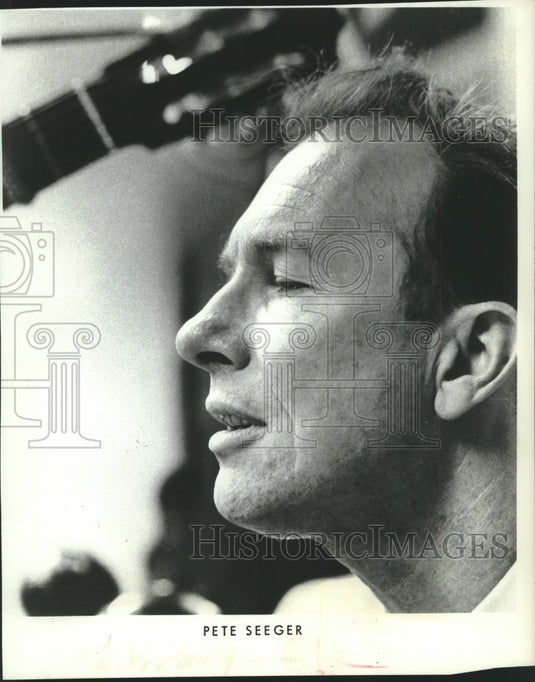 1969 Press Photo Folk singer Pete Seeger - Historic Images