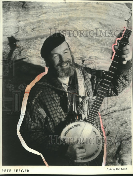1979, Pete Seeger Performs At Uihlein Hall At Performing Arts Center - Historic Images