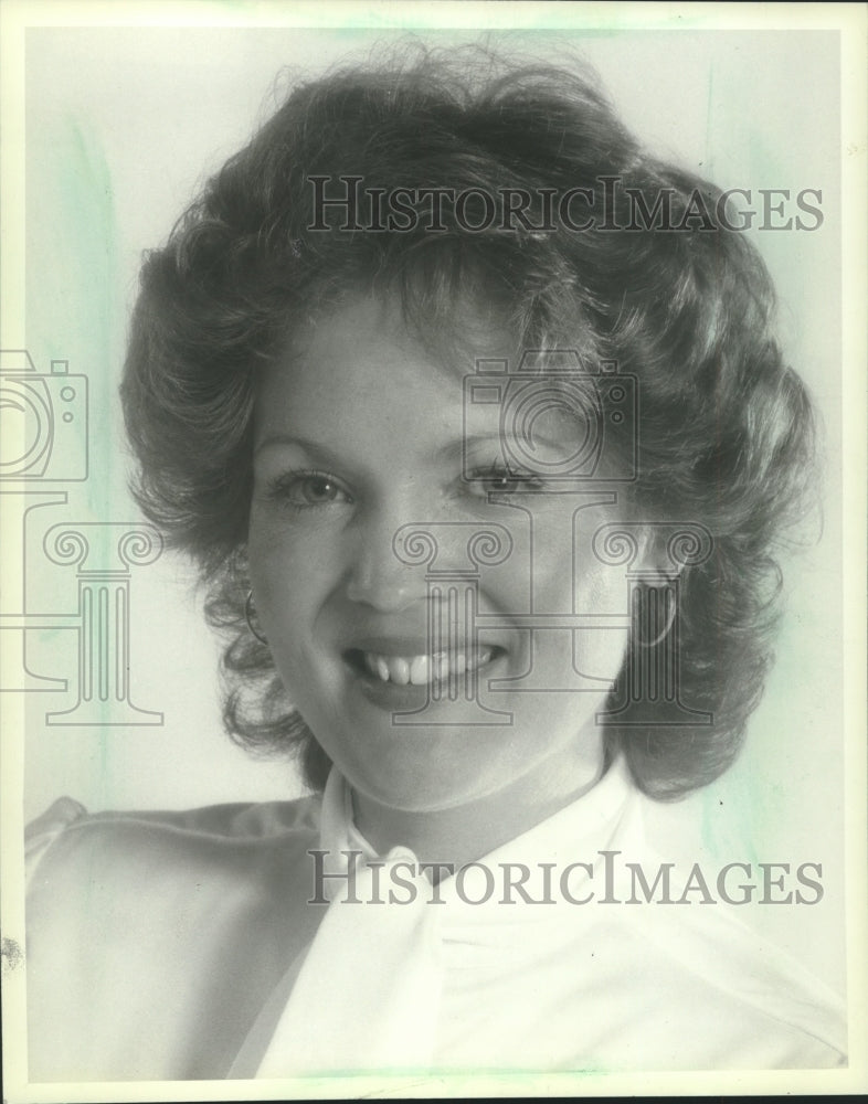 1982 Press Photo Entertainer Joan Seele Performs Around Milwaukee Area-Historic Images