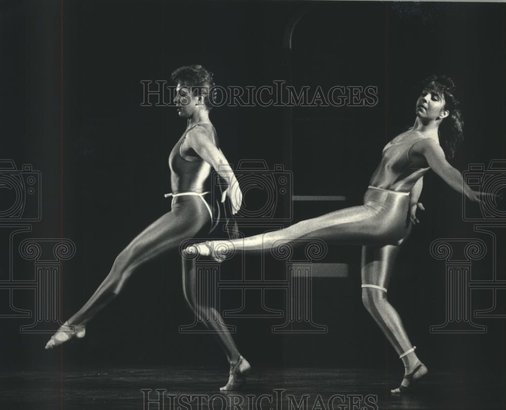 1987, Members of Jazz Dance Theater Inc. perform at Alverno College - Historic Images