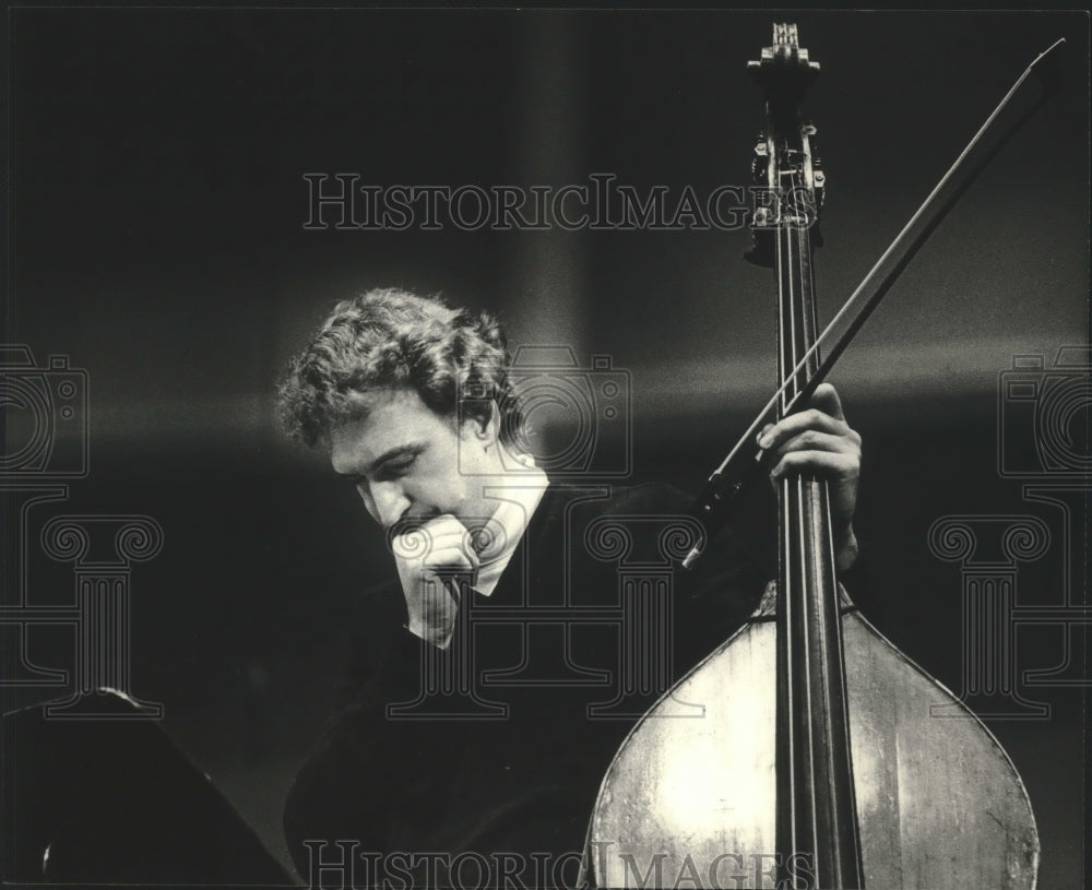 1982 Press Photo Roger Ruggeri bassist Milwaukee - mjp30674 - Historic Images