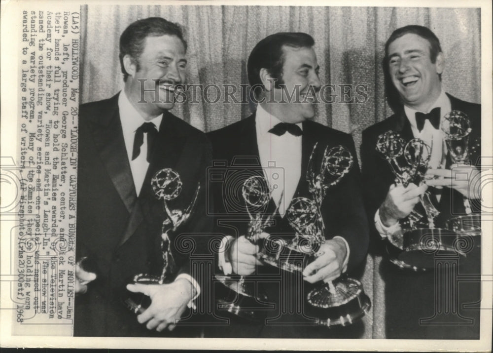 1968 Press Photo Dan Rowan, George Schlatter, Dick Martin, with Emmy awards - Historic Images