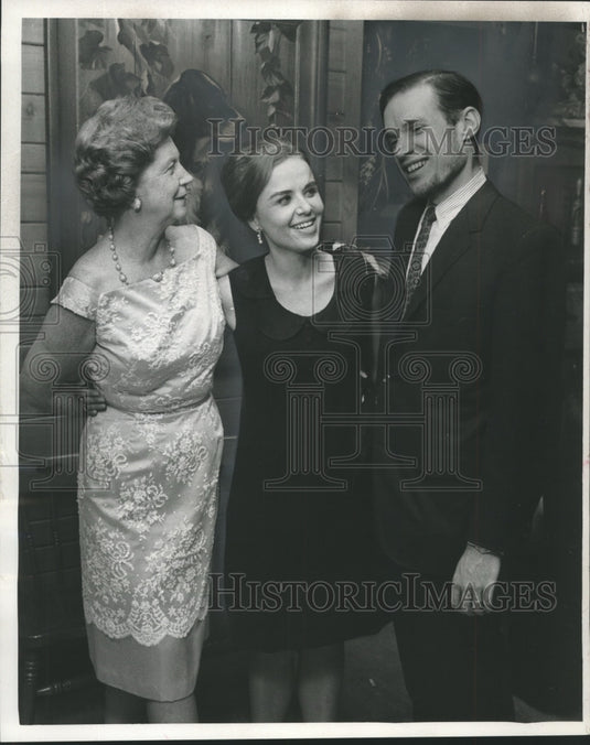 1966 Press Photo Members of the Cast of "Electra" After Opening Performance - Historic Images