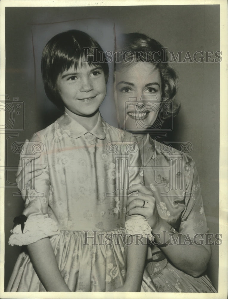 1963, Patty Petersen and Donna Reed in "The Donna Reed Show" on ABC - Historic Images