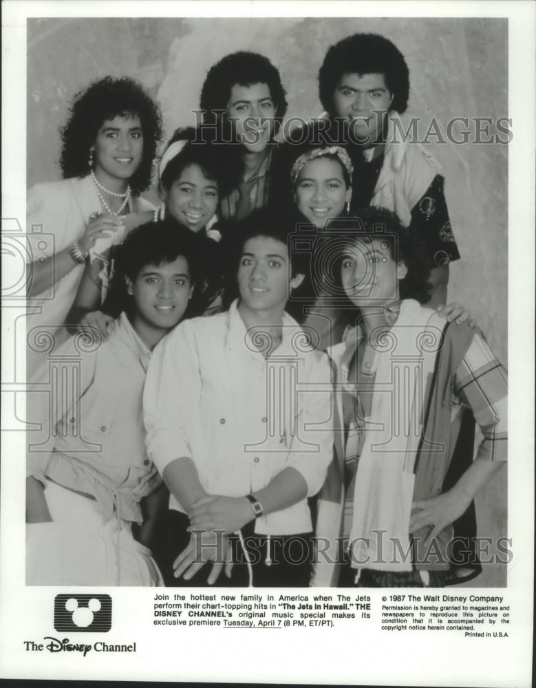 1987 Press Photo The Jet&#39;s family in The Disney Channel&#39;s &quot;The Jets in Hawaii&quot; - Historic Images