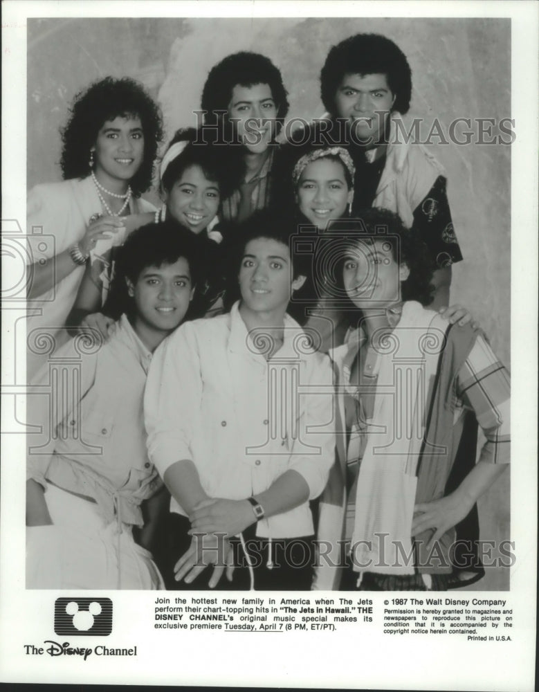 1987 Press Photo The Jet's family in The Disney Channel's "The Jets in Hawaii" - Historic Images