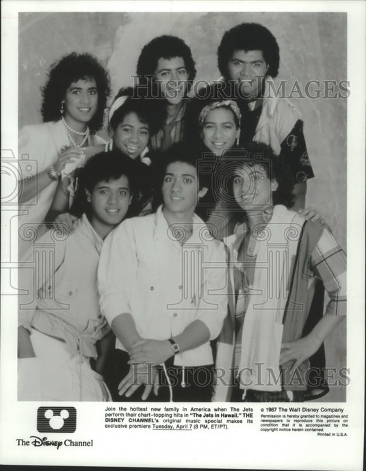 1987 Press Photo The Jet's family in The Disney Channel's "The Jets in Hawaii" - Historic Images