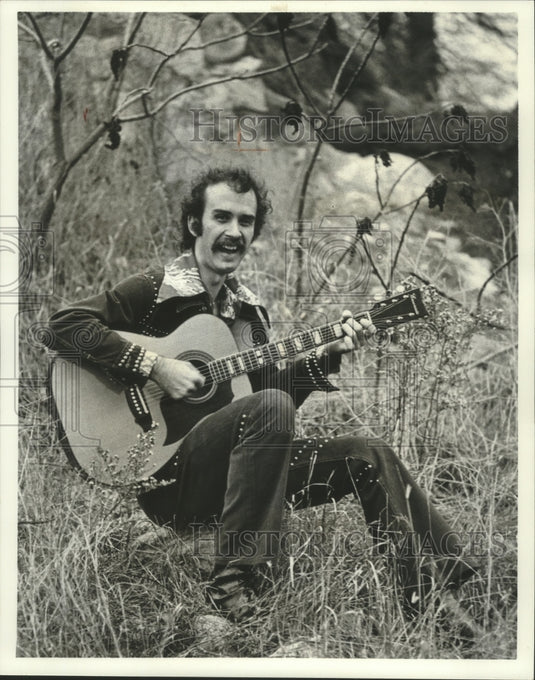 Press Photo Singer David Ruka, Milwaukee entertainer and songwriter. - Historic Images