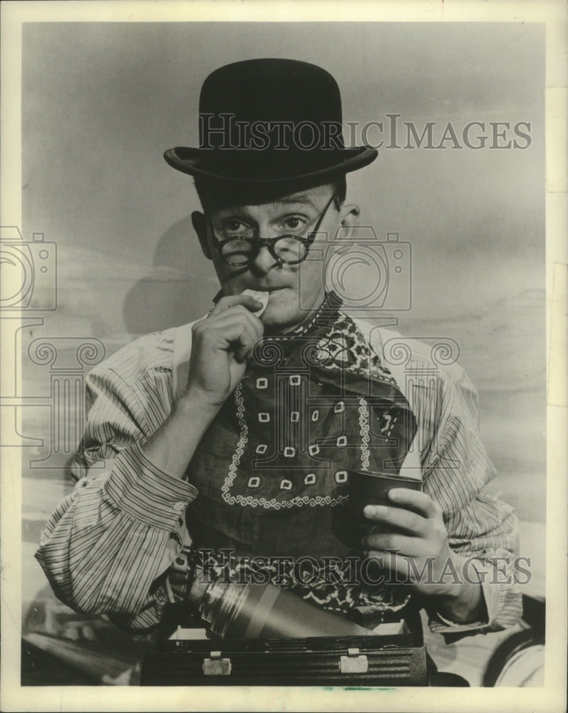 1955 Press Photo Children&#39;s Television Show Host, &quot;Uncle Hugo&quot; Rowlands- Historic Images