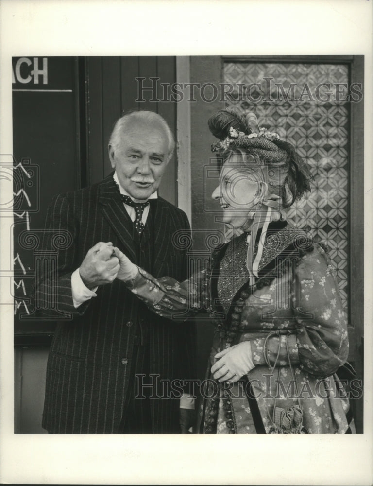 1966 Press Photo Charles Ruggles and Ruth McDevitt in &quot;Pistols &#39;n&#39; Petticoats&quot; - Historic Images