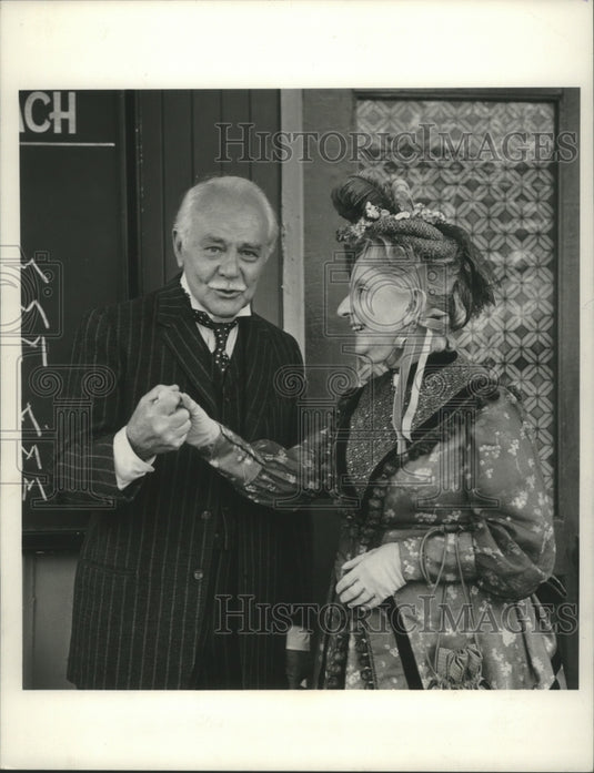1966 Press Photo Charles Ruggles and Ruth McDevitt in "Pistols 'n' Petticoats" - Historic Images