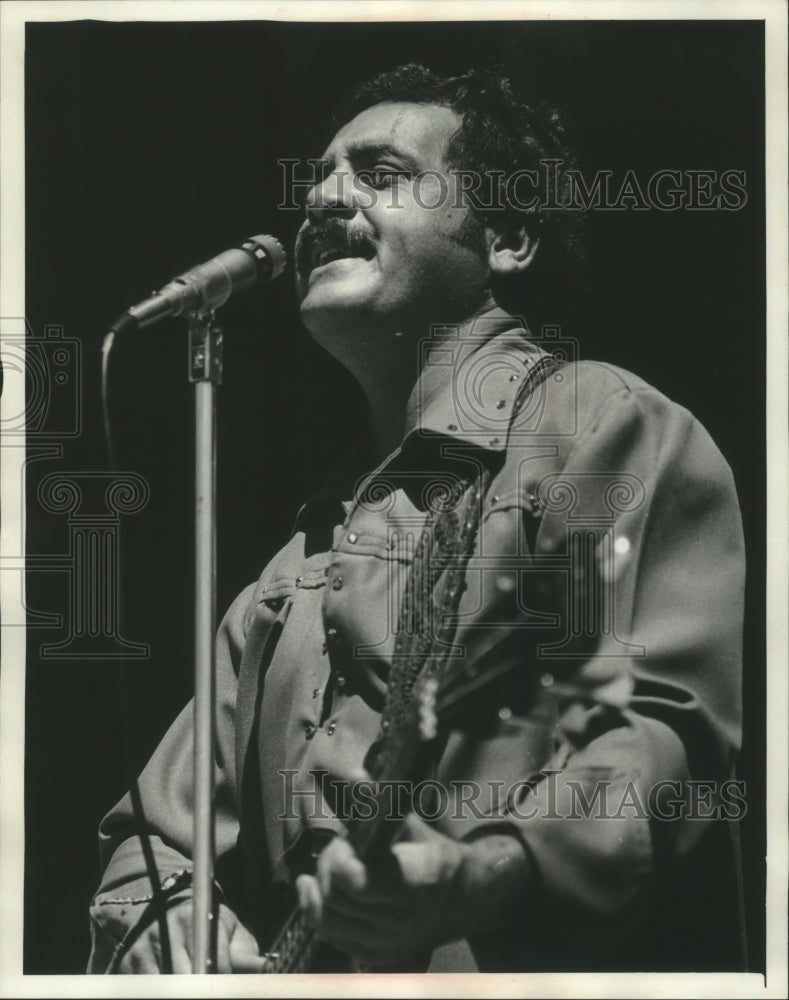 1978 Press Photo Bruce Russell sang at Humboldt Park - mjp31250-Historic Images