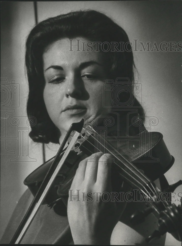 1964, Concert artist Janet Ruggeri on viola - Historic Images
