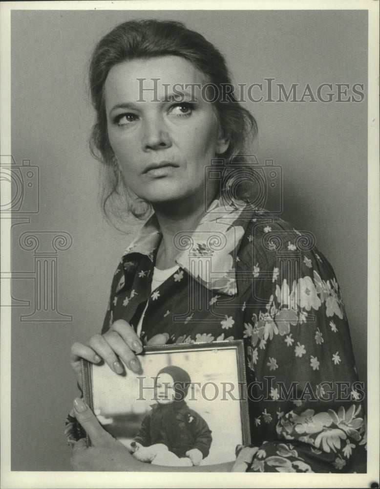 1980, Gena Rowlands as Abigail Mason in &quot;Strangers&quot; - mjp31290 - Historic Images