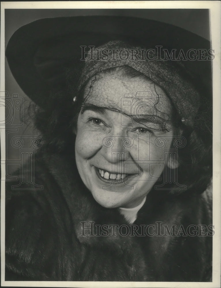 1948 Mary Joyce, Wisconsin native, owner farm Taku, Juneau Alaska - Historic Images