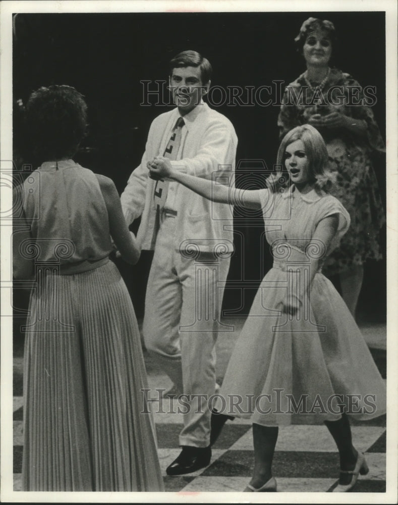 1970, Miche Priaulx, other actresses in scene as Patrick in Mame - Historic Images