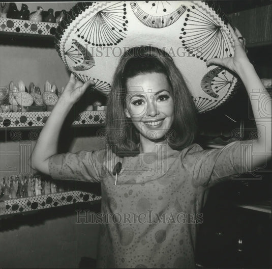 1967, Barbara Rush pays a distaff villain in "Hombre." - mjp31594 - Historic Images