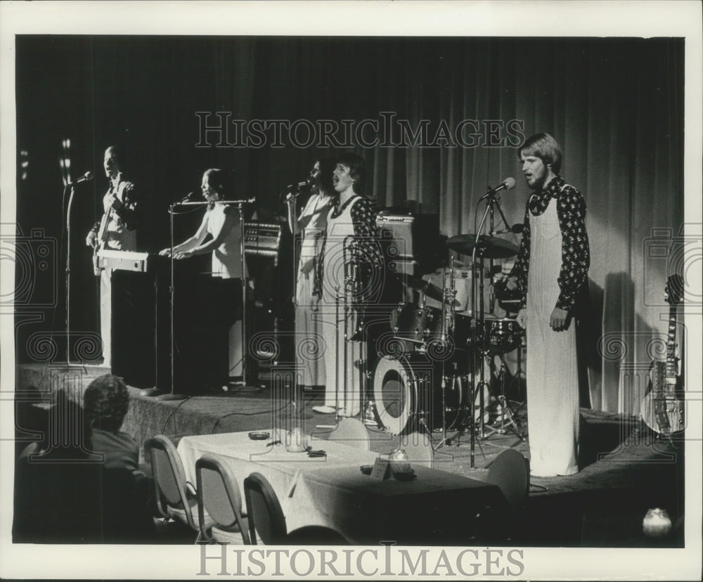 1975, Singing group, Sound Spectrum performing. - mjp31769 - Historic Images