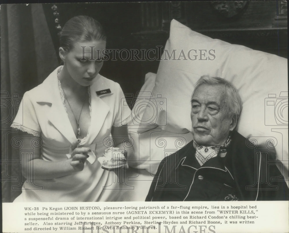 1979, John Huston, as Pa Kegan, in hospital bed, scene, Winter Kills - Historic Images