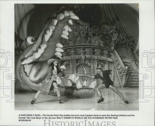 1990, Disney's Holiday on ice, Captain Hook battles Peter Pan - Historic Images