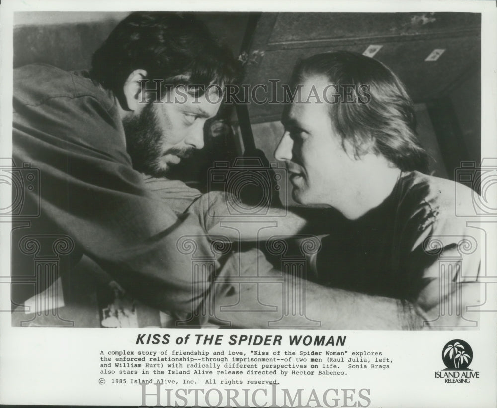 1985 Press Photo Raul Julio and William Hurt star in "Kiss of the Spider Woman" - Historic Images