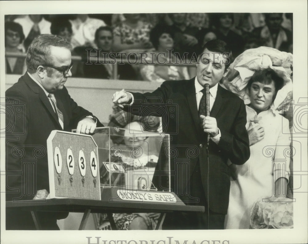 1971, Monty Hall host of "Let's Make A Deal" & others - mjp32019 - Historic Images