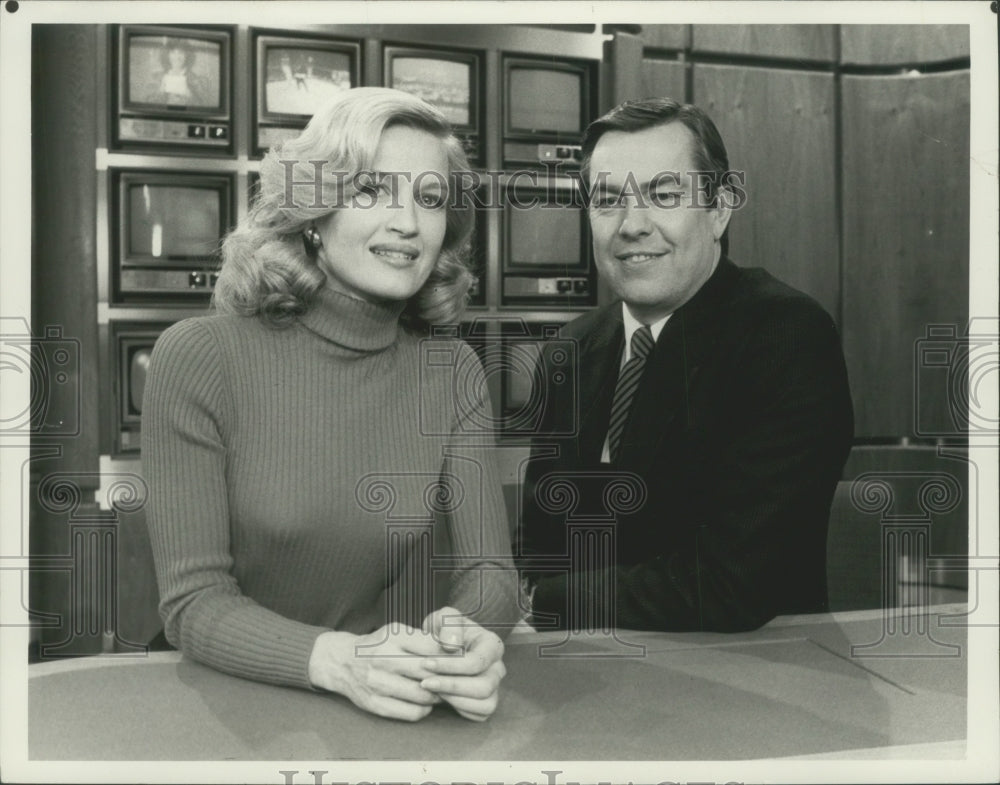 1982 Press Photo Diane Sawyer And Bill Curtis Of &#39;CBS Morning News&#39; - mjp32074 - Historic Images
