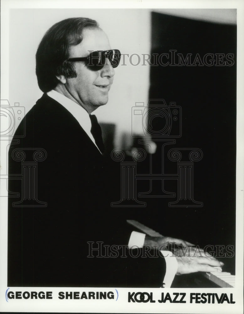 1982 Press Photo George Shearing, Pianist at Kool Jazz Festival - mjp32275- Historic Images