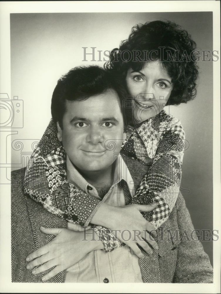 1975 Press Photo Paul Sorvino and Mitzi Hoag star in "We'll Get By," on CBS - Historic Images