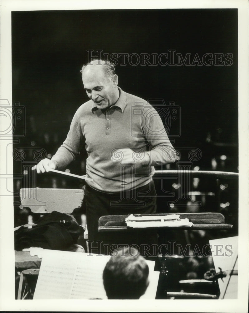 1972, Sir Georg Solti Conducts Chicago Symphony - mjp32428 - Historic Images