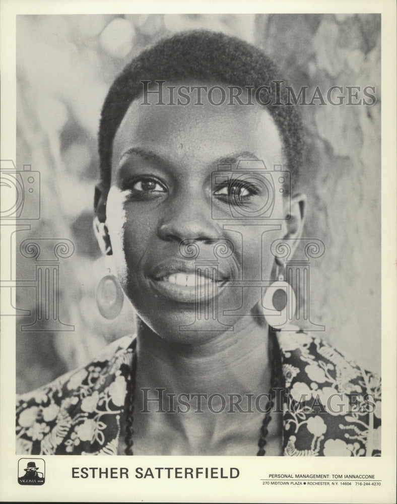 1975, Vocalist Esther Satterfield - mjp32795 - Historic Images