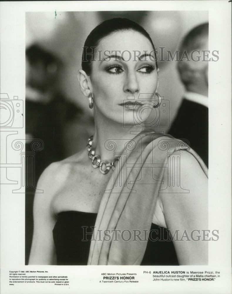 1985, Anjelica Huston stars in Prizzi's Honor movie - mjp32881 - Historic Images
