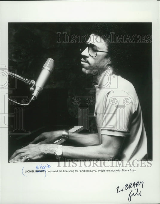 1982 Press Photo Singer Lionel Ritchie - mjp32948 - Historic Images