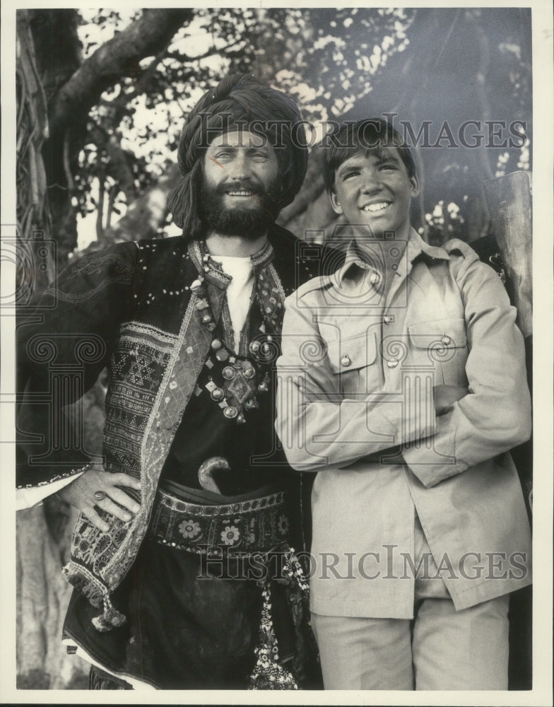 1984 Press Photo Ravi Sheth And Bryan Brown In CBS&#39; &#39;Kim&#39; - mjp32979 - Historic Images