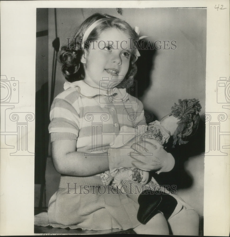 1948, Mary Jayne Saunders Holds Her Favorite Doll In Los Angeles - Historic Images