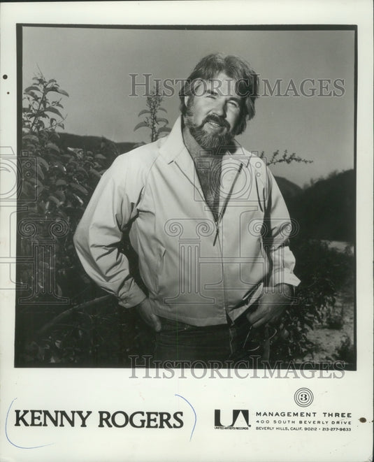 1977, Singer Kenny Rogers records for United Artists - mjp33037 - Historic Images