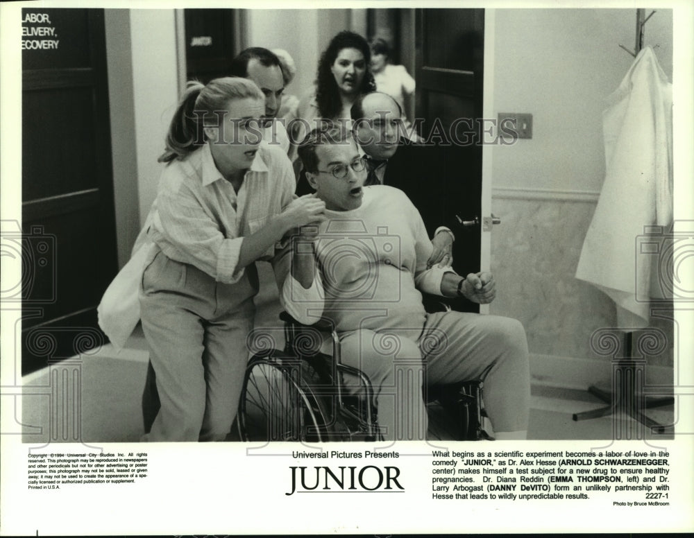 1994, Arnold Schwarzenegger, Emma Thompson, &amp; Danny Devito in Junior - Historic Images