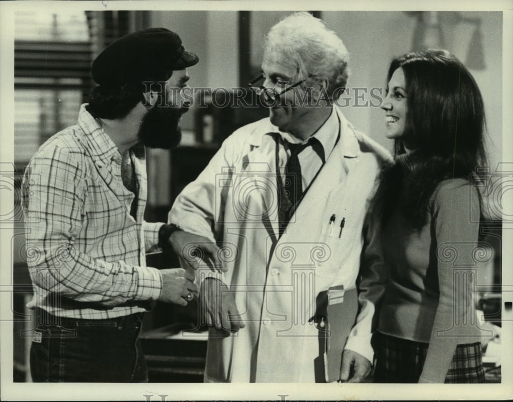 1976, Tony, Danny &amp; Marlo Thomas during production of &quot;The Practice&quot; - Historic Images
